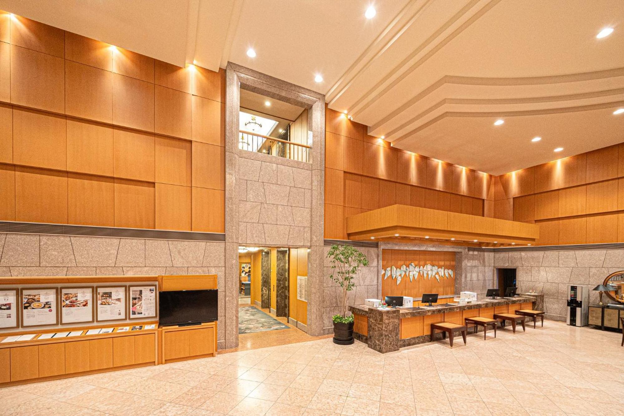 Hotel Ana Crowne Plaza By Ihg
